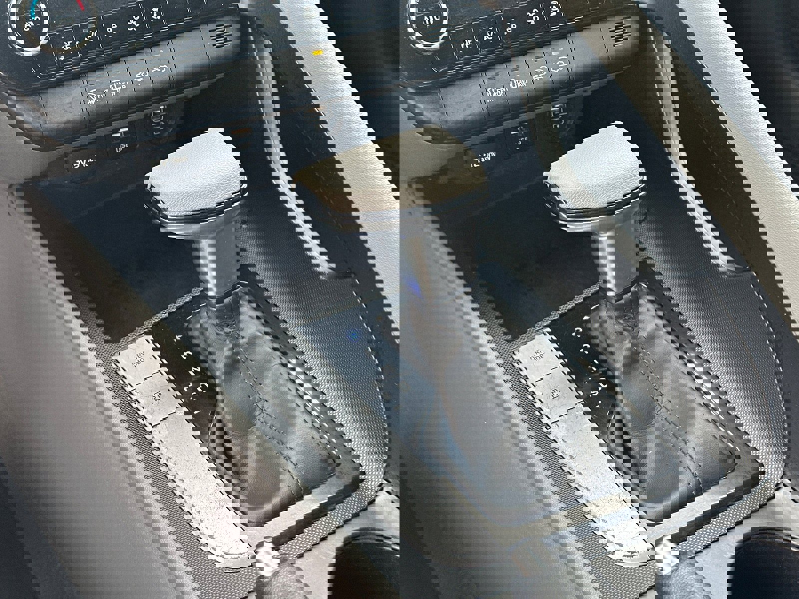 Used 2023 Hyundai Elantra SEL w/ Preferred Accessory Package image 30