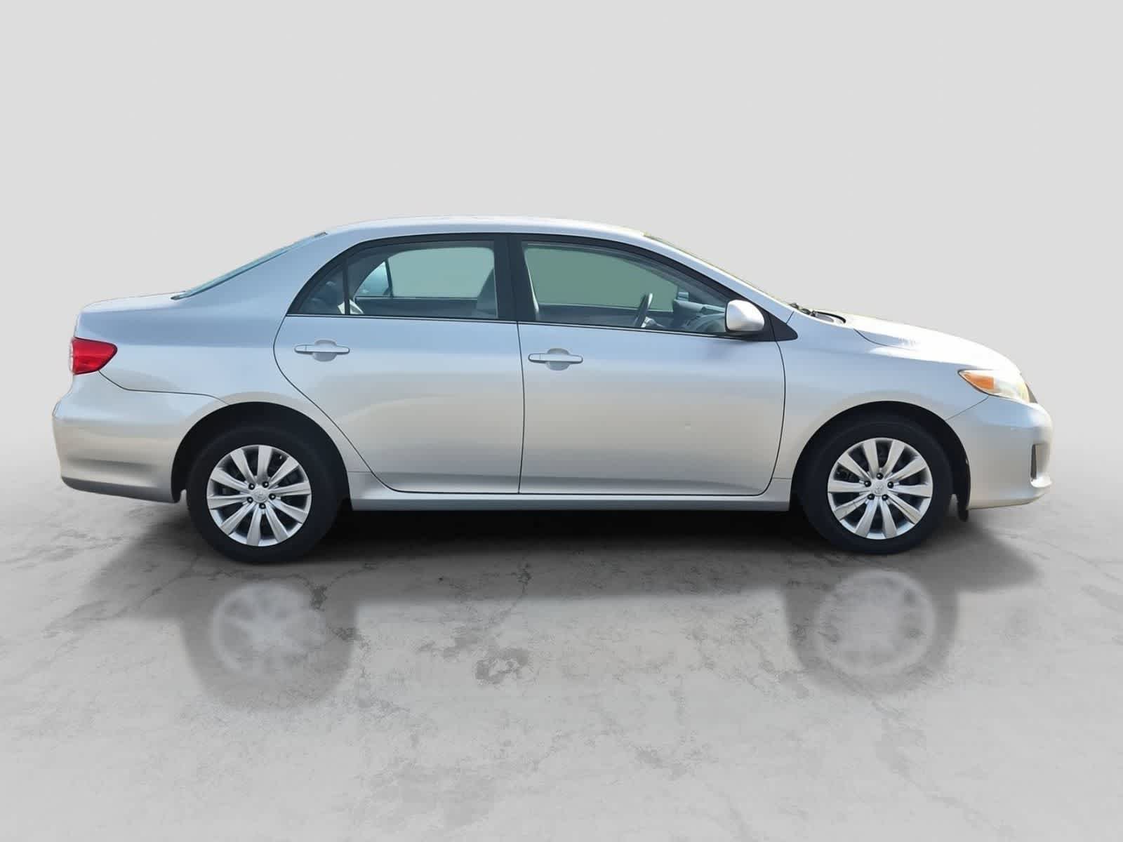Used 2013 Toyota Corolla LE FWD image 9