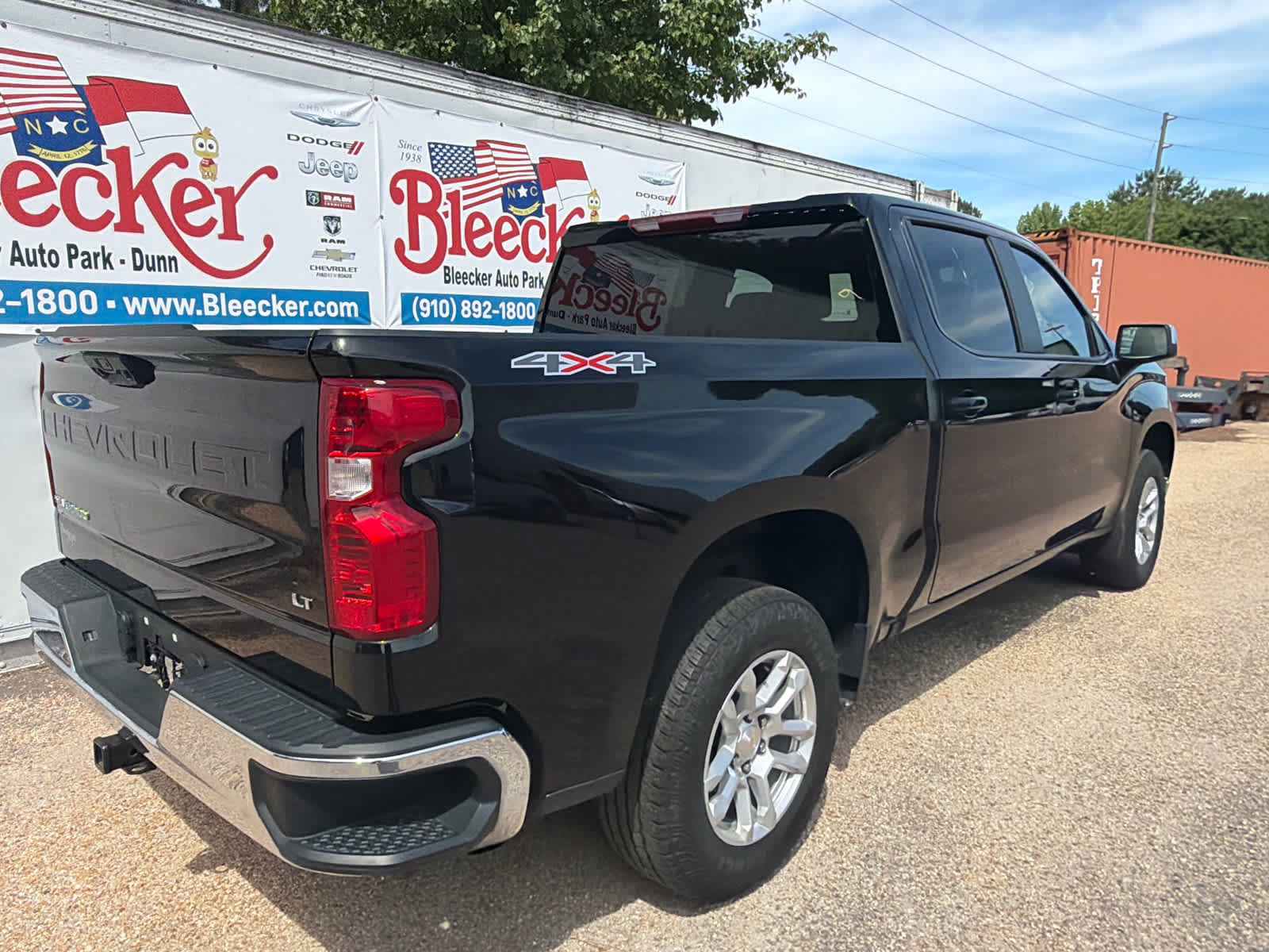 Used 2024 Chevrolet Silverado 1500 LT AWD/4WD image 3