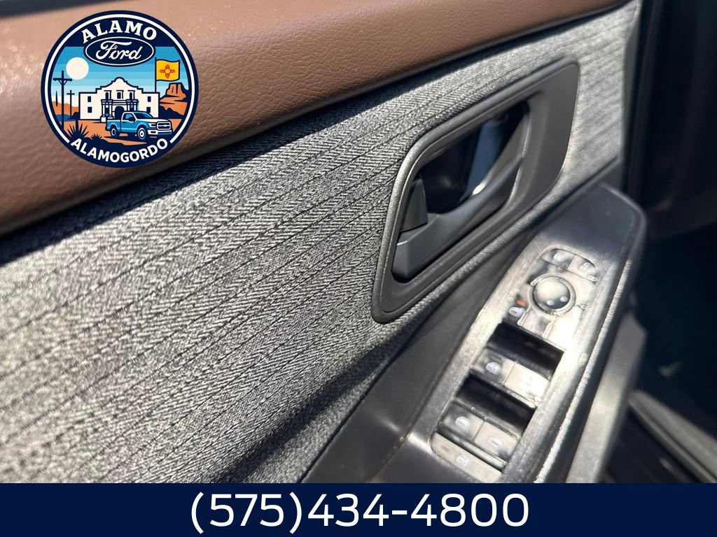 Used 2023 Nissan Rogue S image 3