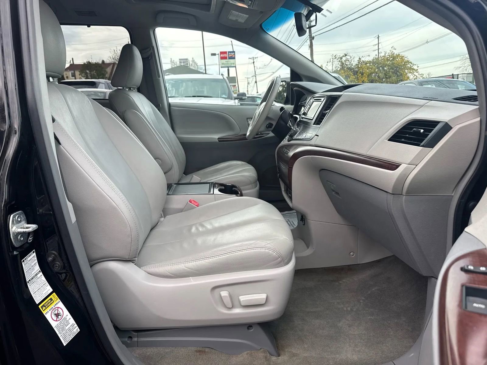 Used 2013 Toyota Sienna Limited image 30