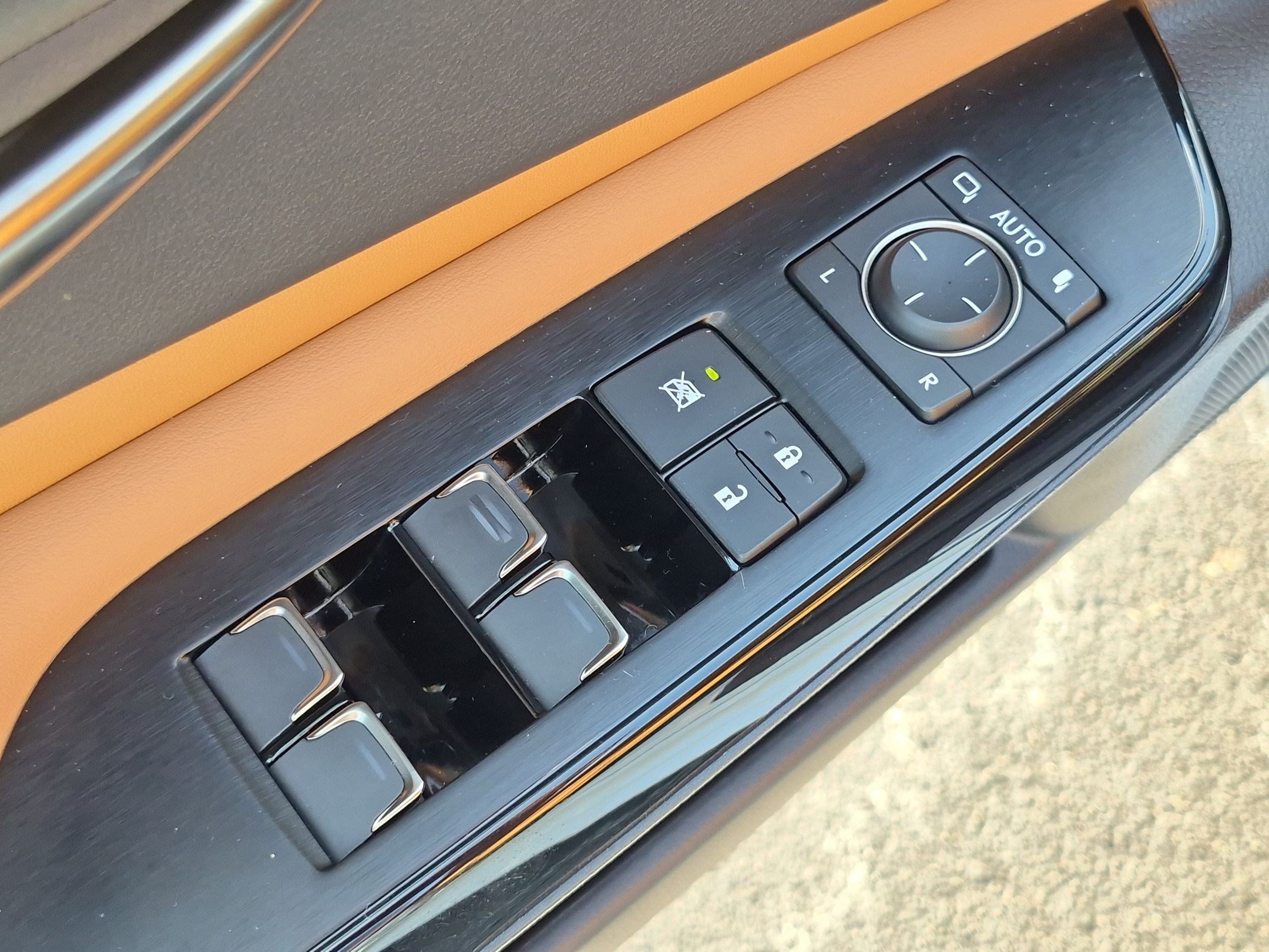 Used 2023 Lexus ES 300h w/ Premium Package FWD image 15