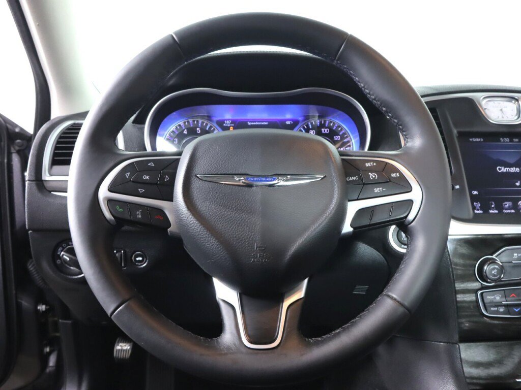 Used 2015 Chrysler 300 Limited RWD image 11