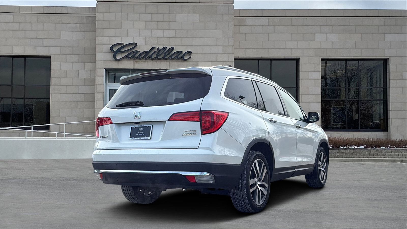 Used 2017 Honda Pilot Elite image 3