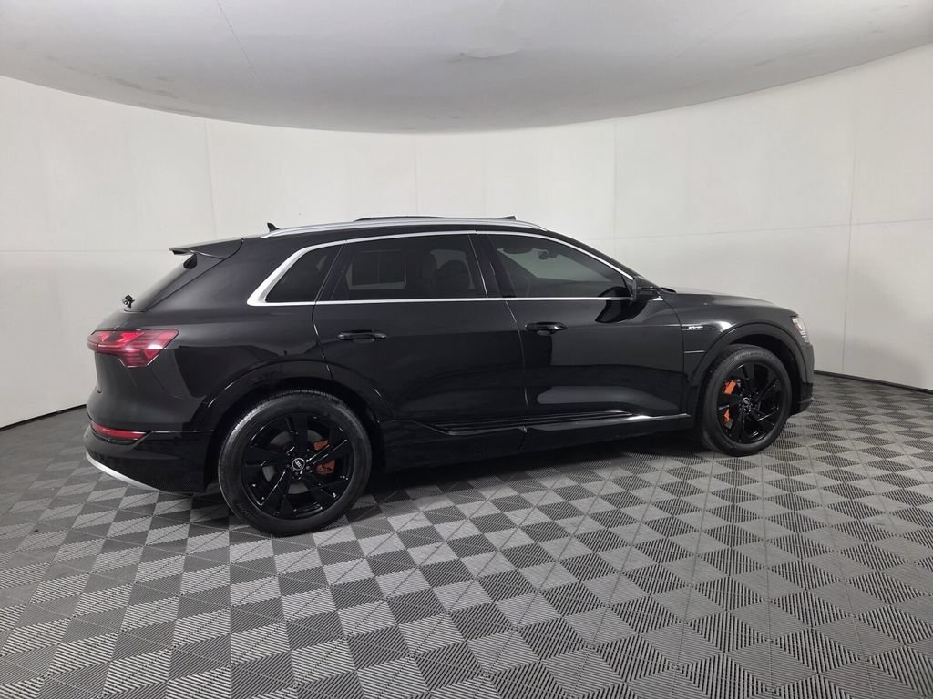 Used 2022 Audi e-tron Premium AWD/4WD image 4