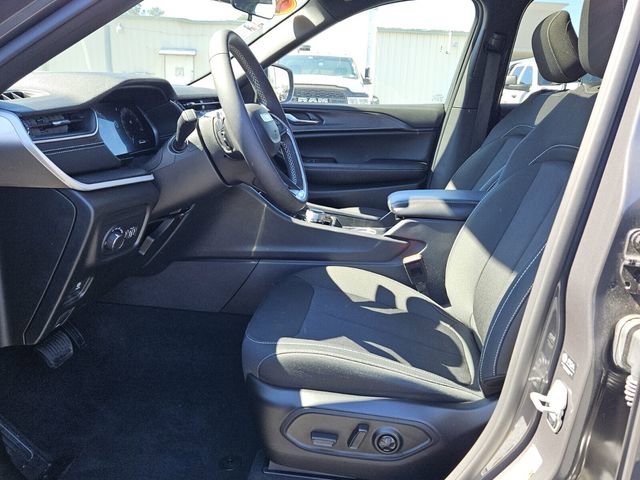 Used 2025 Jeep Grand Cherokee Laredo X image 10