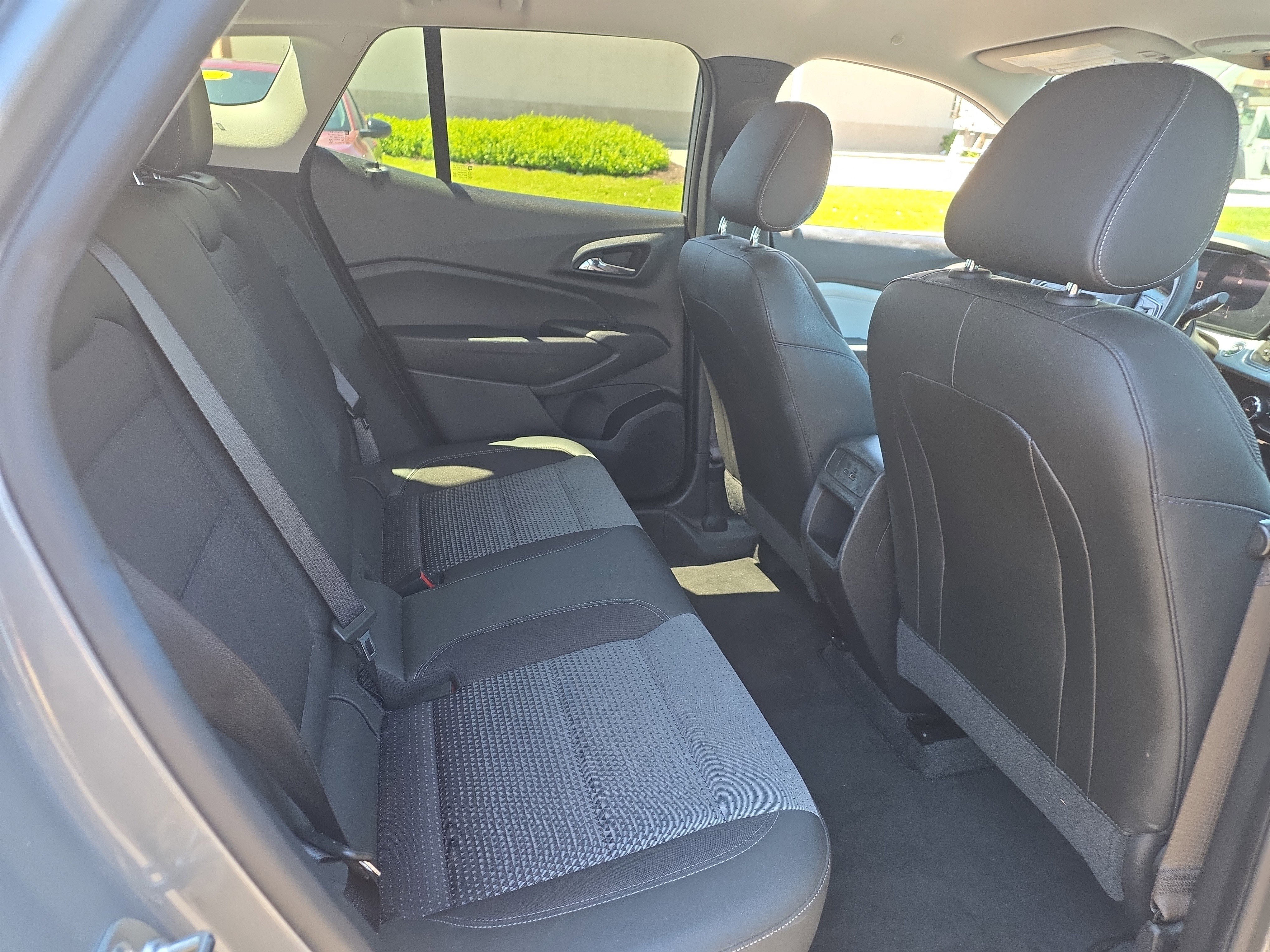 Used 2024 Chevrolet Trax LT FWD image 9