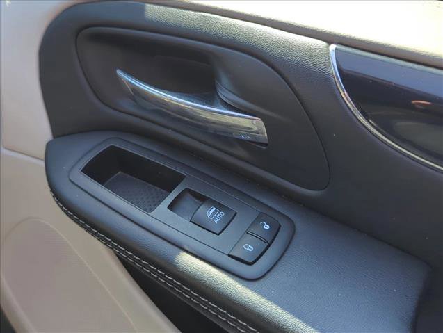 Used 2017 Dodge Grand Caravan SXT image 25