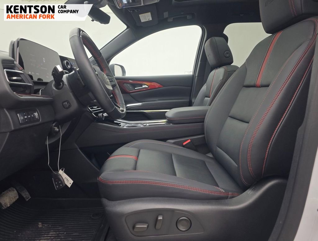 Used 2025 Chevrolet Traverse RS w/ LPO, Floor Liner Package image 7