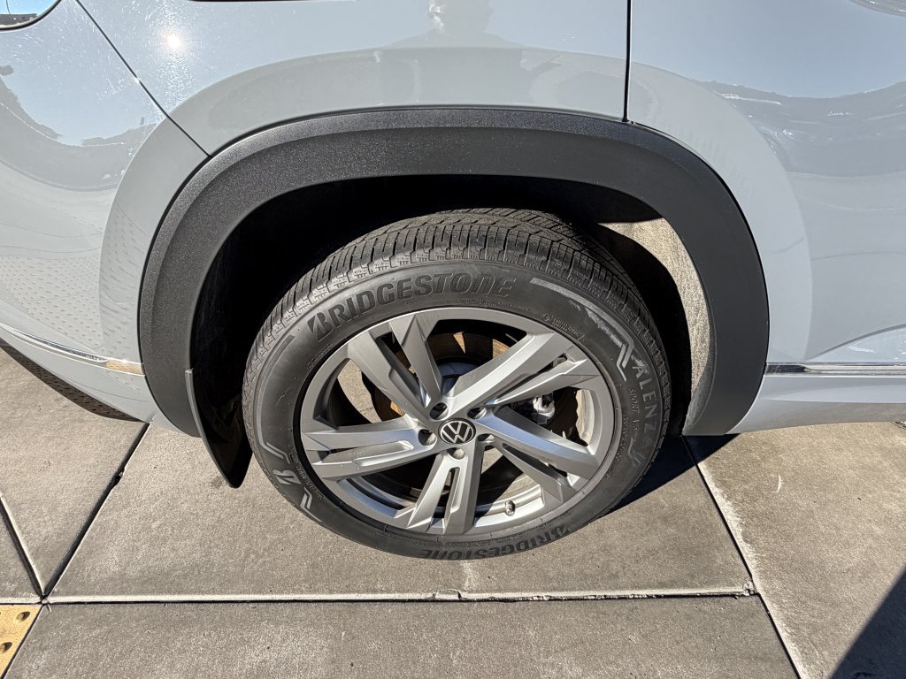 Used 2024 Volkswagen Atlas Cross Sport SEL R-Line w/ Adventure Package AWD/4WD image 15