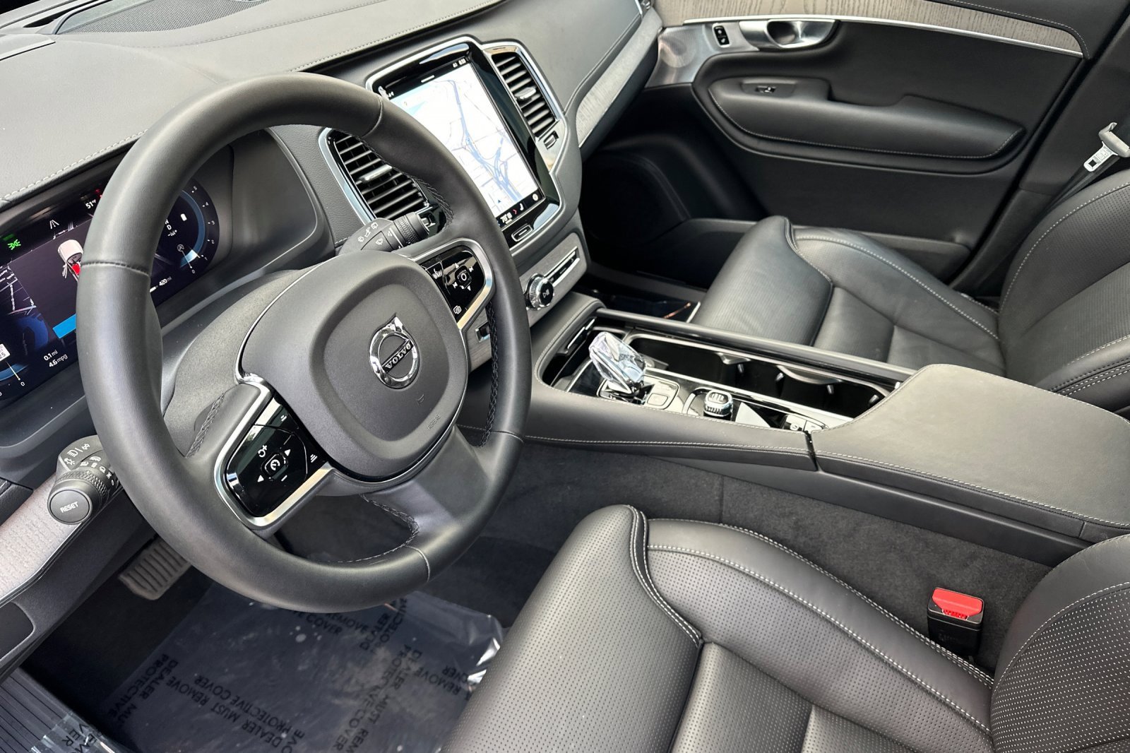 Certified 2025 Volvo XC90 B6 Ultra w/ Protection Package Premier image 14