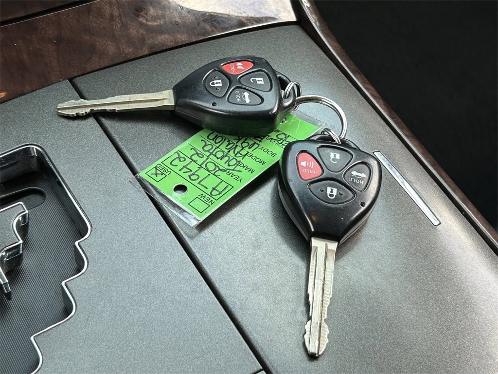 Used 2012 Toyota Avalon image 30