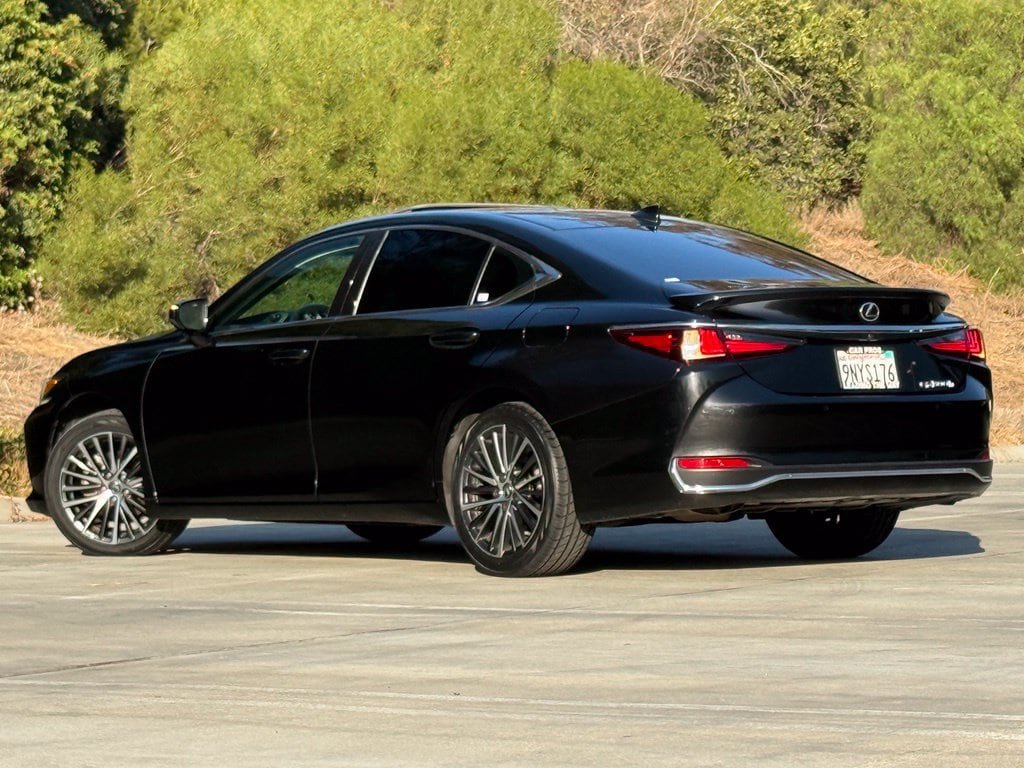 Certified 2025 Lexus ES 300h w/ Premium Package FWD image 2