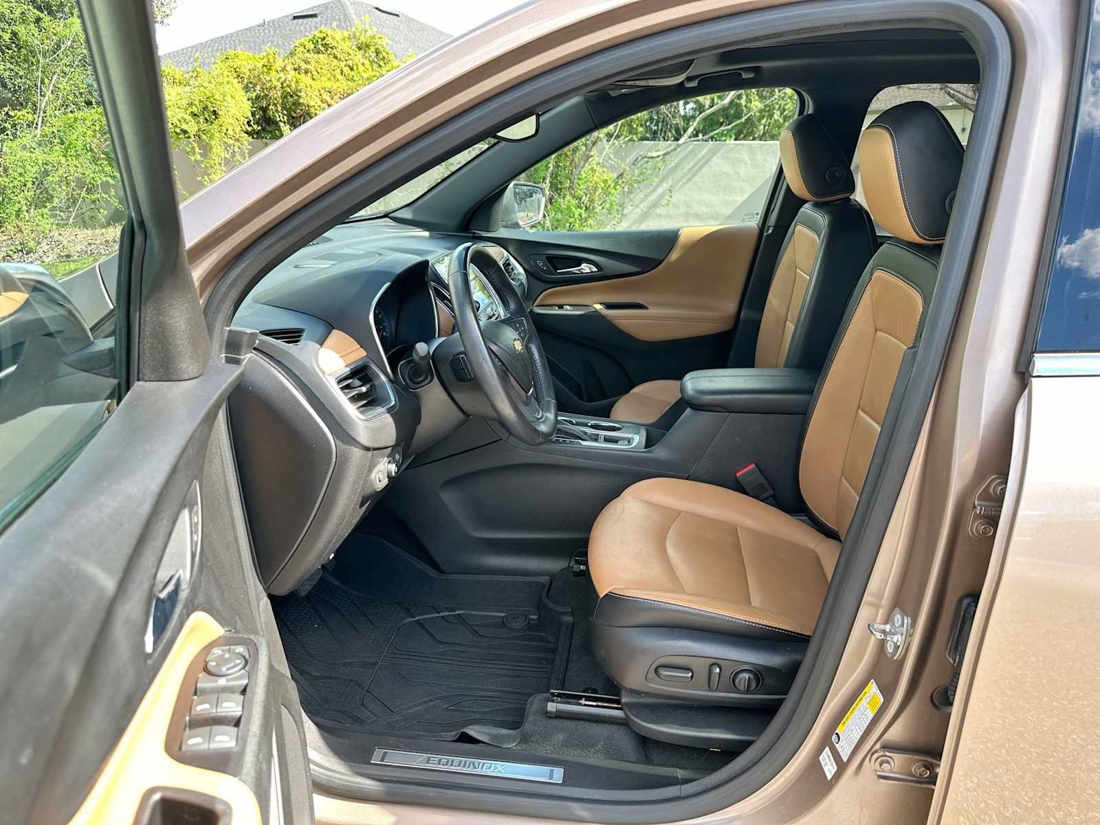Certified 2018 Chevrolet Equinox Premier FWD image 2