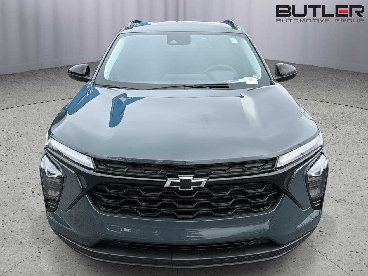 New 2026 Chevrolet Trax LT w/ Midnight Edition FWD image 9