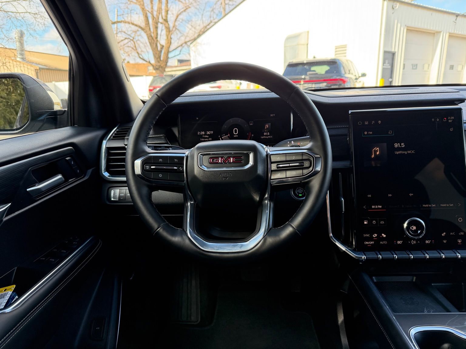 Used 2025 GMC Acadia Elevation image 17