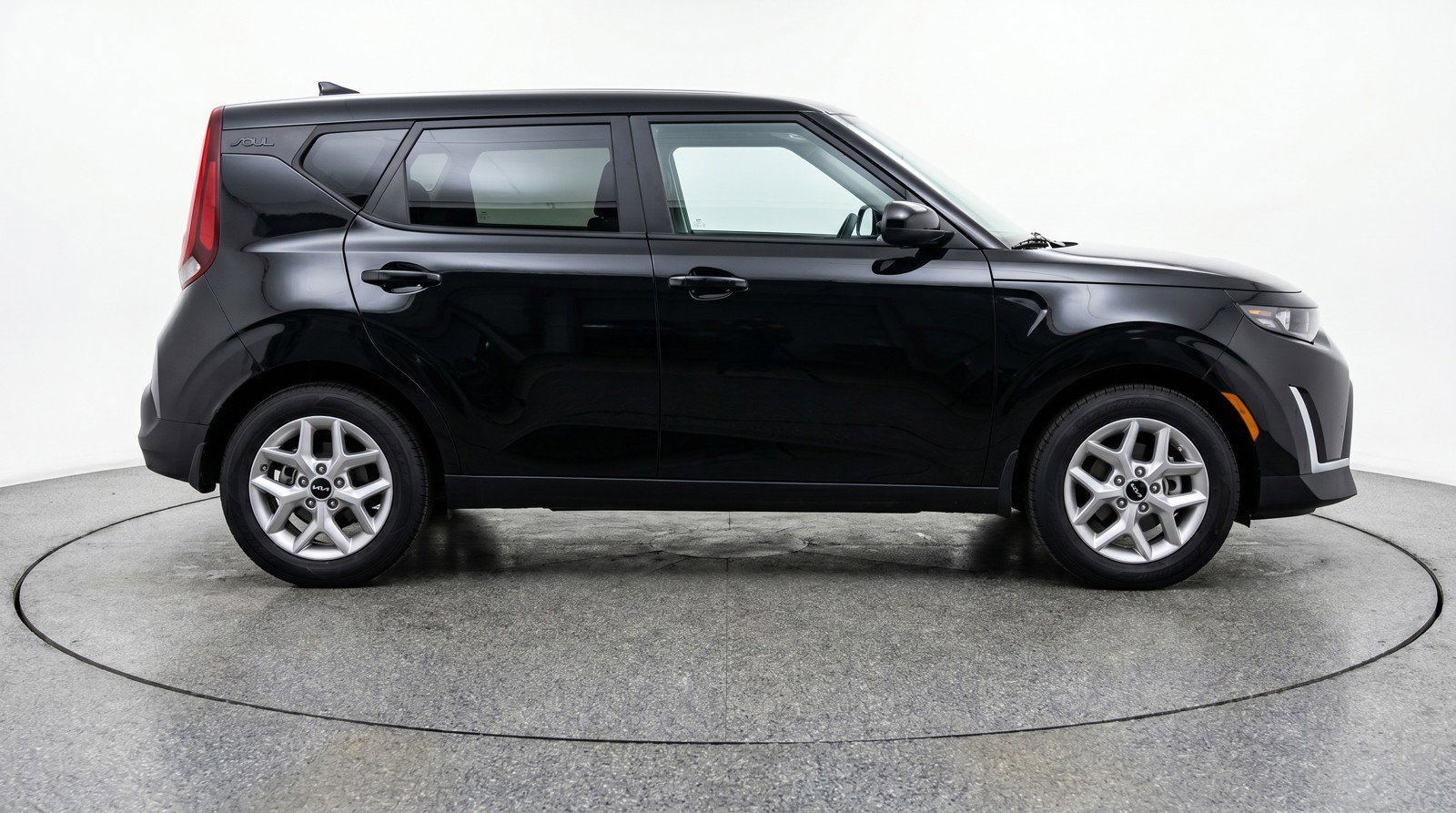 Used 2025 Kia Soul LX w/ LX Technology Package FWD image 11