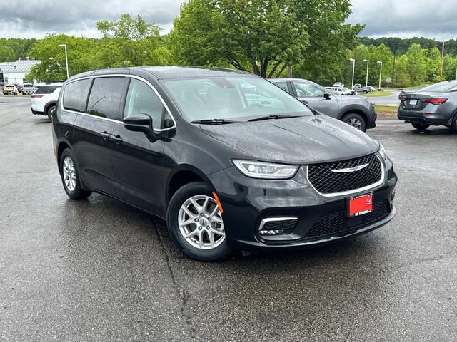 Used 2023 Chrysler Pacifica Touring-L FWD video 2