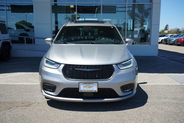 Used 2021 Chrysler Pacifica Limited w/ Uconnect Theater Family Group FWD image 3