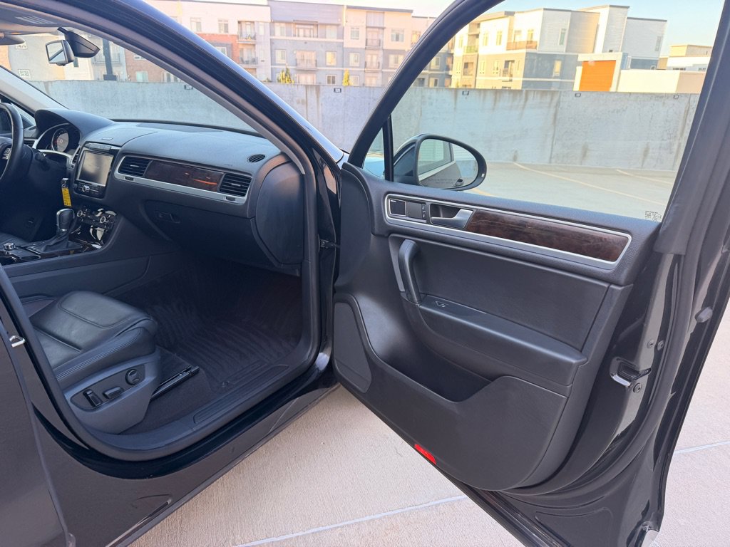 Used 2013 Volkswagen Touareg TDI AWD/4WD image 18