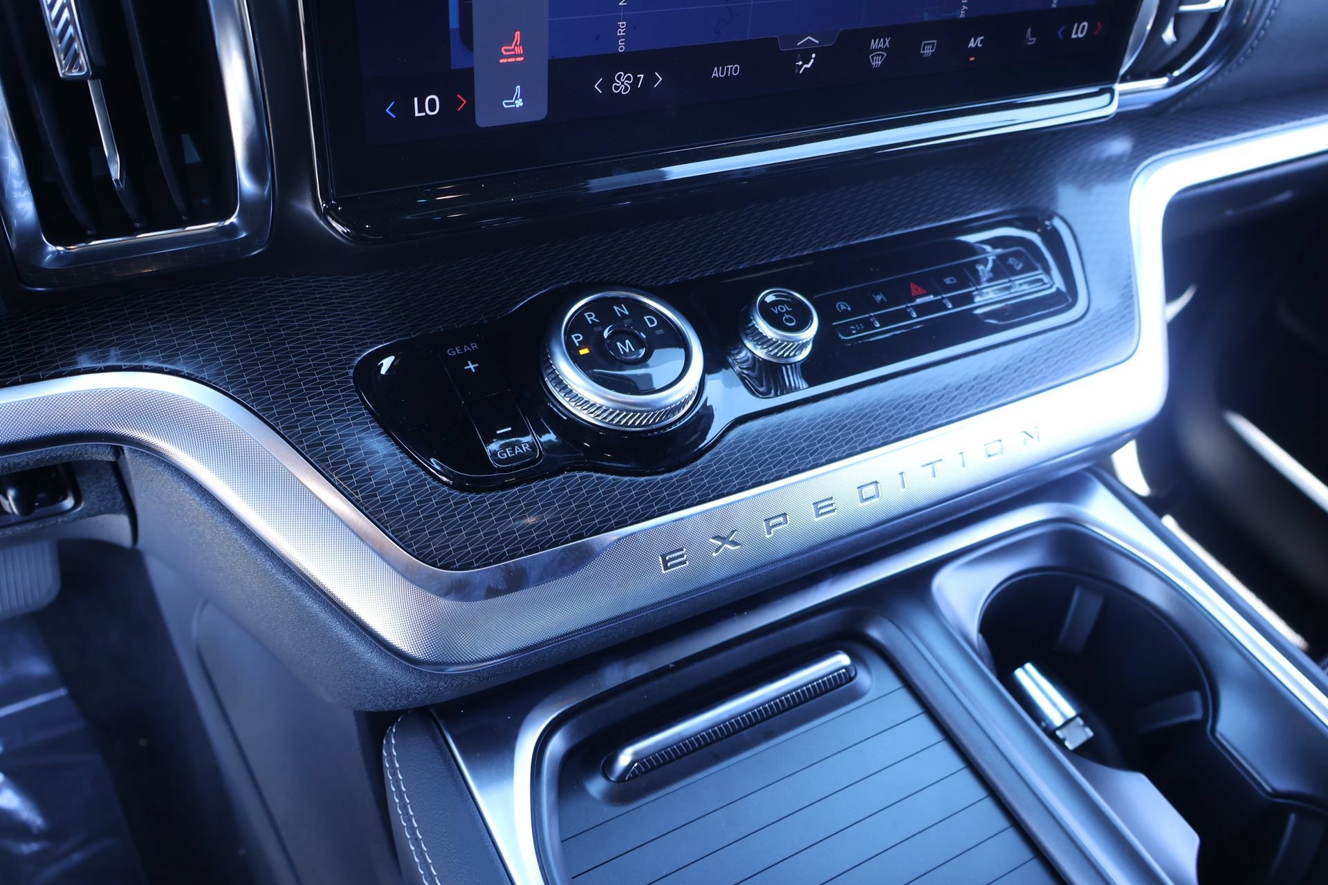 New 2027 Ford Expedition Platinum w/ Stealth Performance Package AWD/4WD image 9