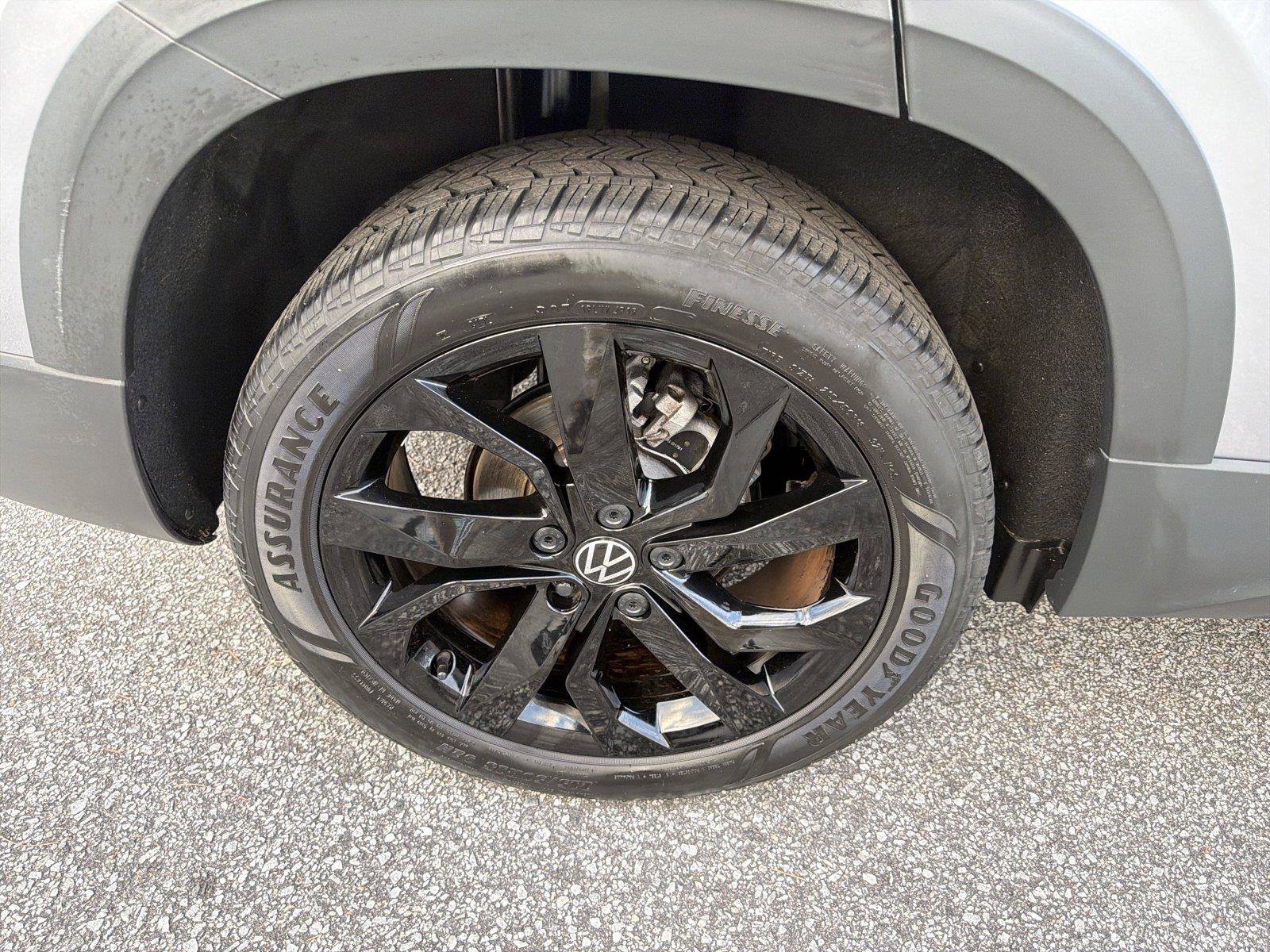 Used 2024 Volkswagen Taos SE FWD image 15