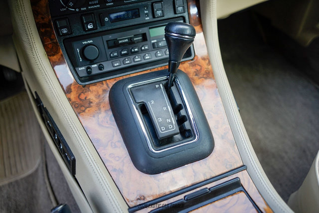 Used 1988 Jaguar XJ Vanden Plas RWD image 37
