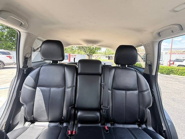 Used 2019 Nissan Pathfinder SL w/ Cargo Package AWD/4WD image 12