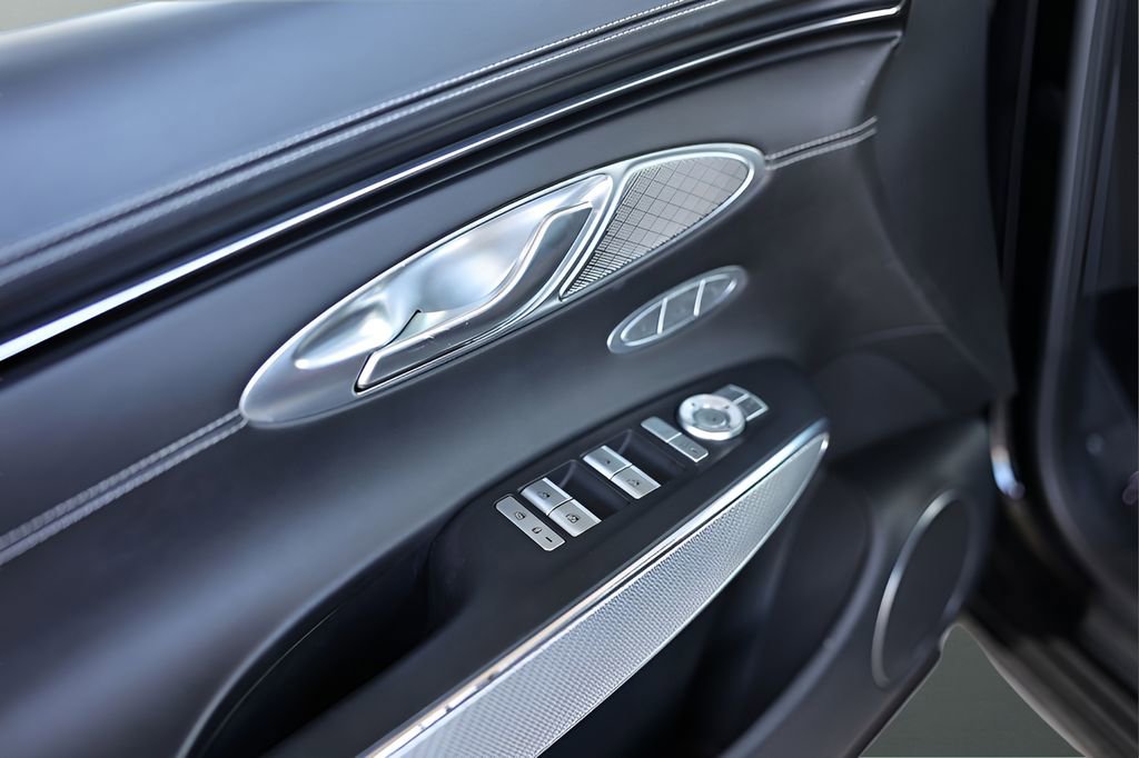 Used 2023 Genesis GV70 2.5T w/ Sport Prestige Package image 34