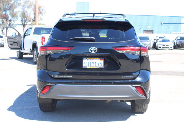 Used 2023 Toyota Highlander Limited FWD image 4
