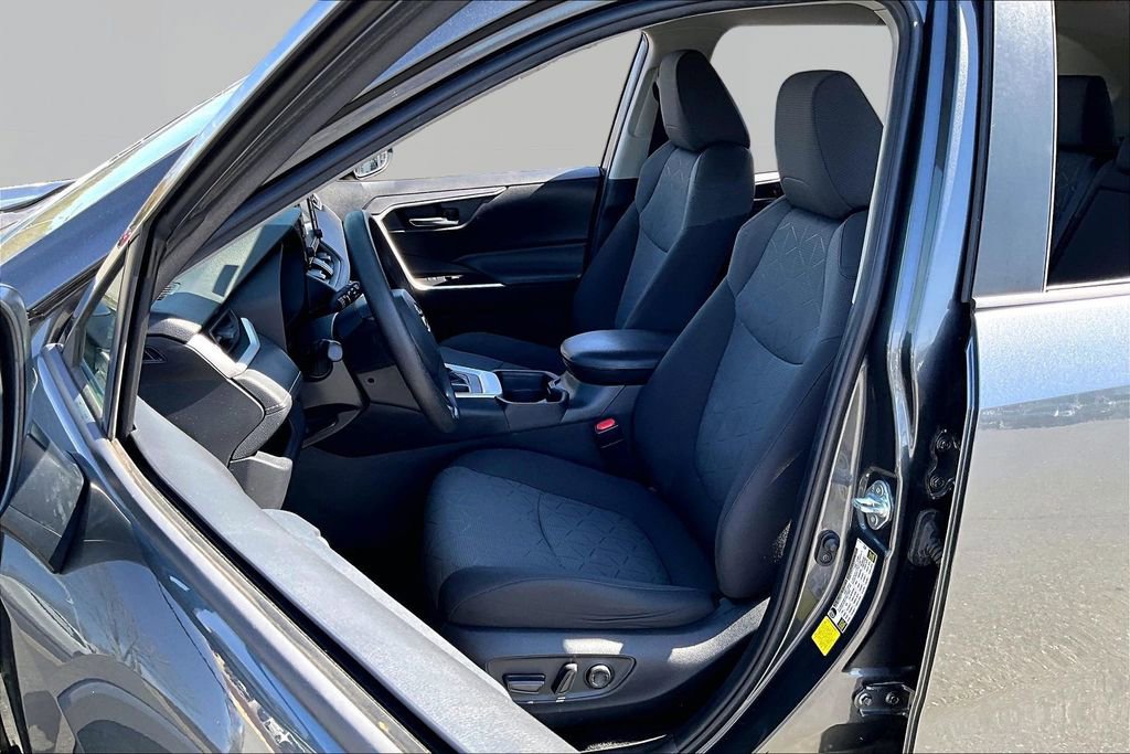 Used 2020 Toyota RAV4 XLE image 17