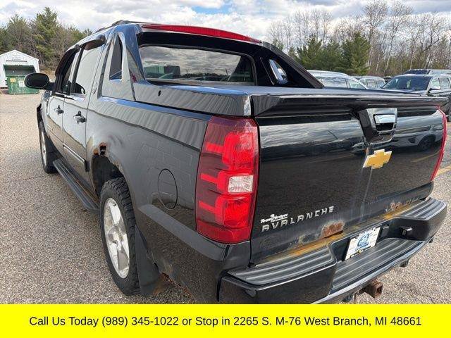 Used 2013 Chevrolet Avalanche LT AWD/4WD image 7
