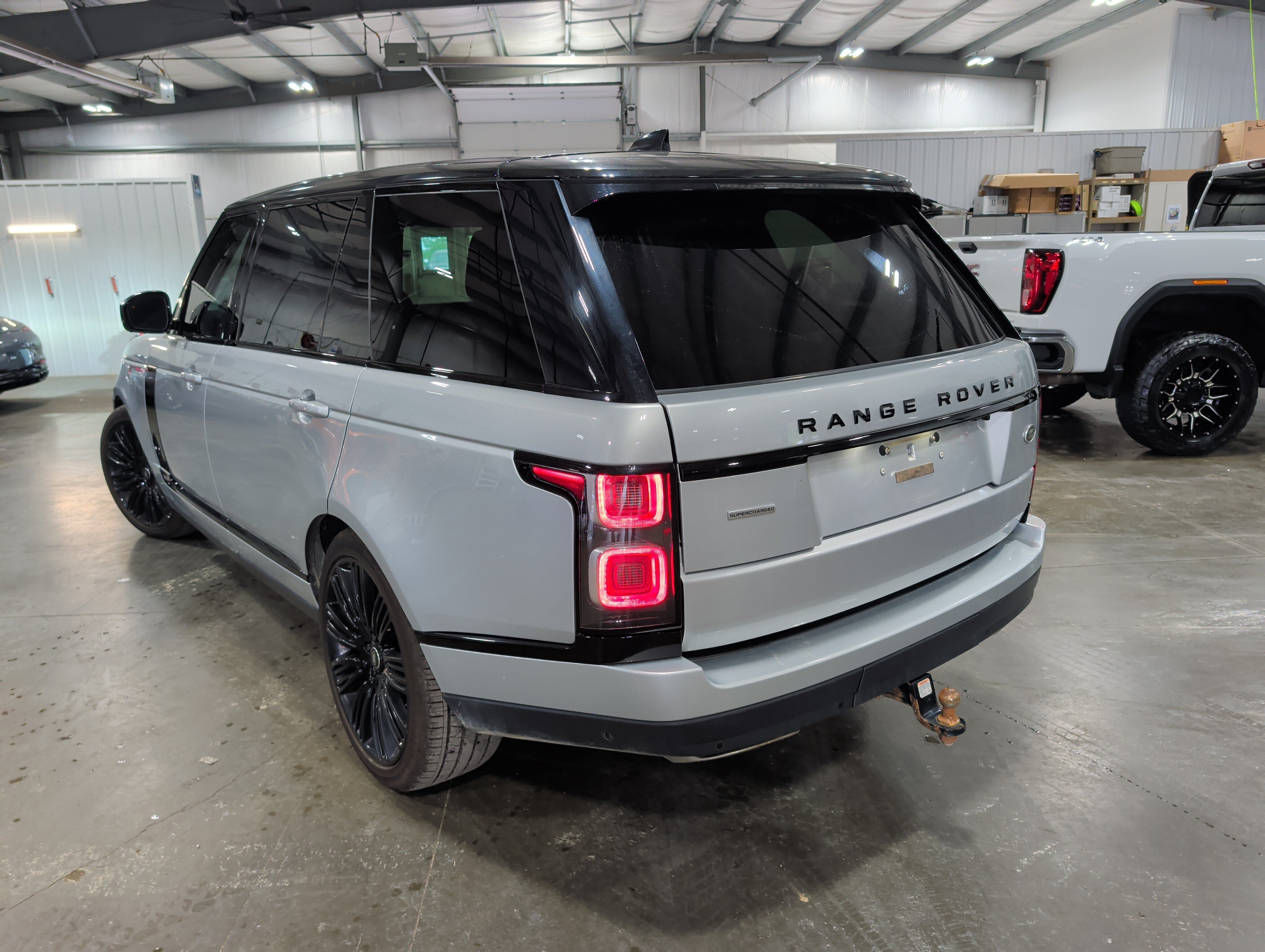 Used 2019 Land Rover Range Rover Long Wheelbase Supercharged AWD/4WD image 3