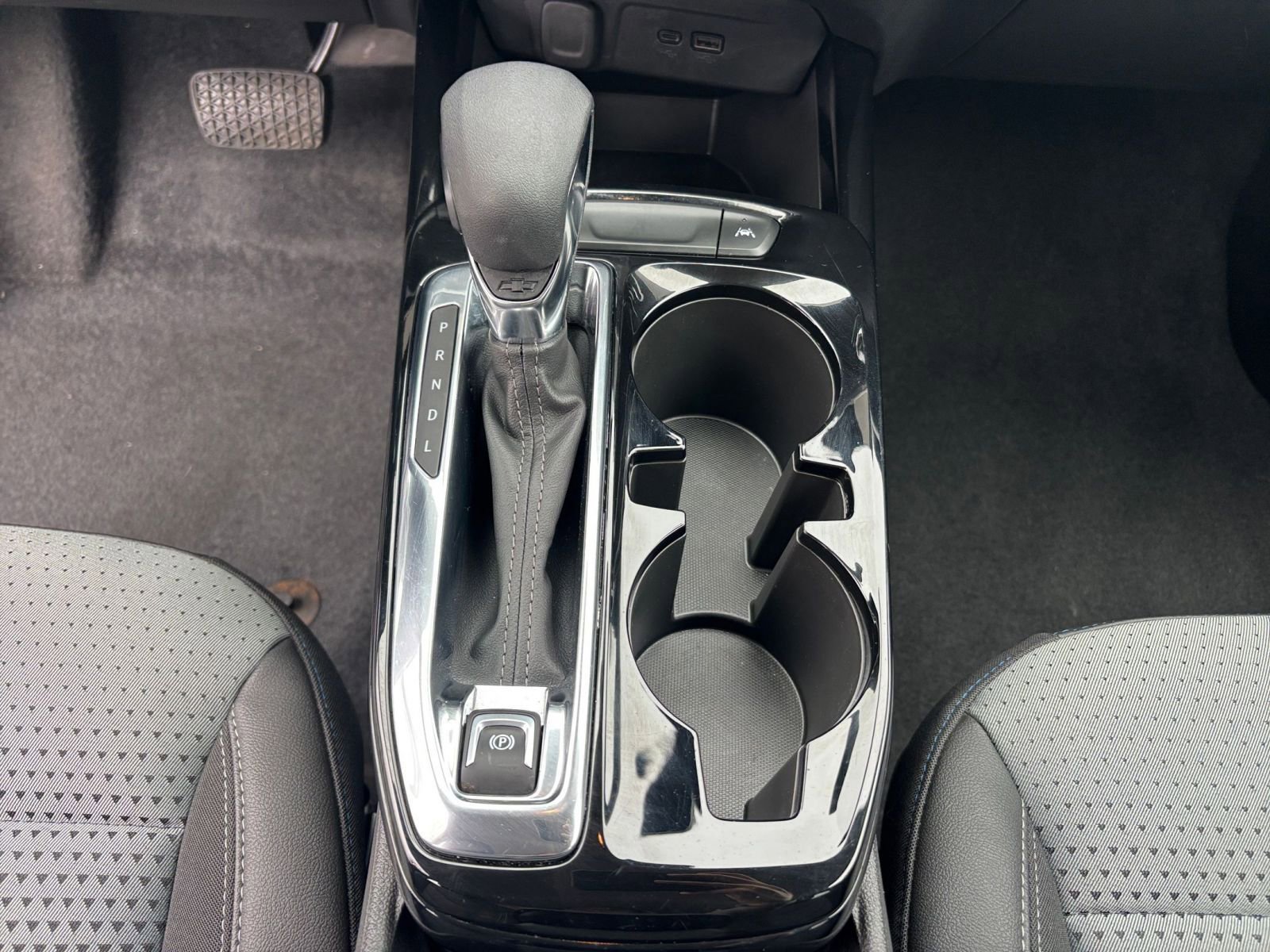 Used 2025 Chevrolet Trax LT w/ LT Convenience Package image 40