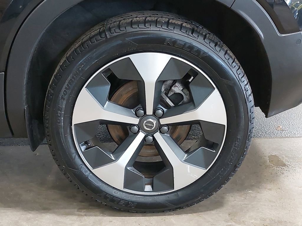 Used 2024 Volvo XC40 B5 Plus w/ Climate Package image 34