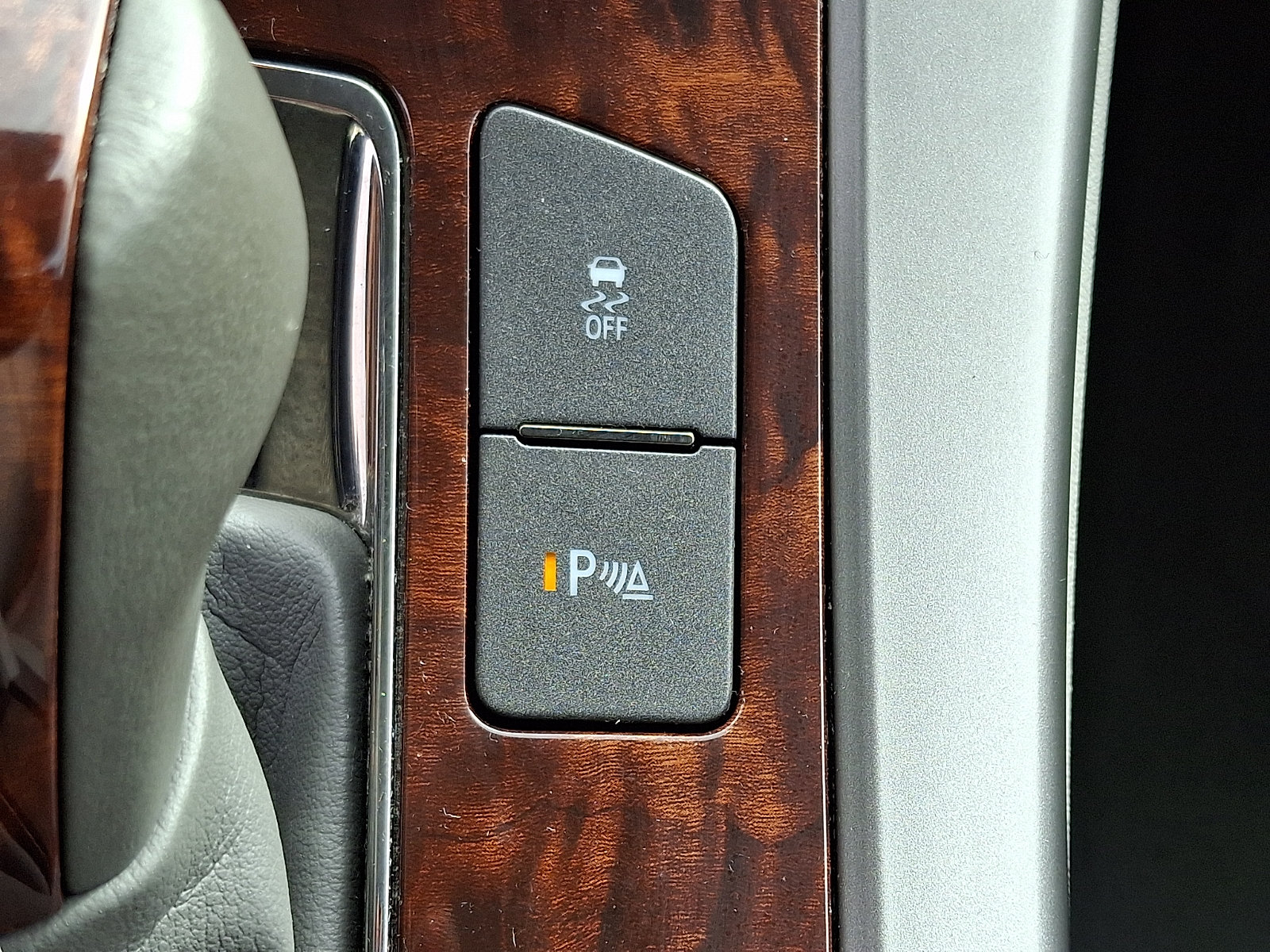 Used 2013 Buick LaCrosse Leather FWD image 22