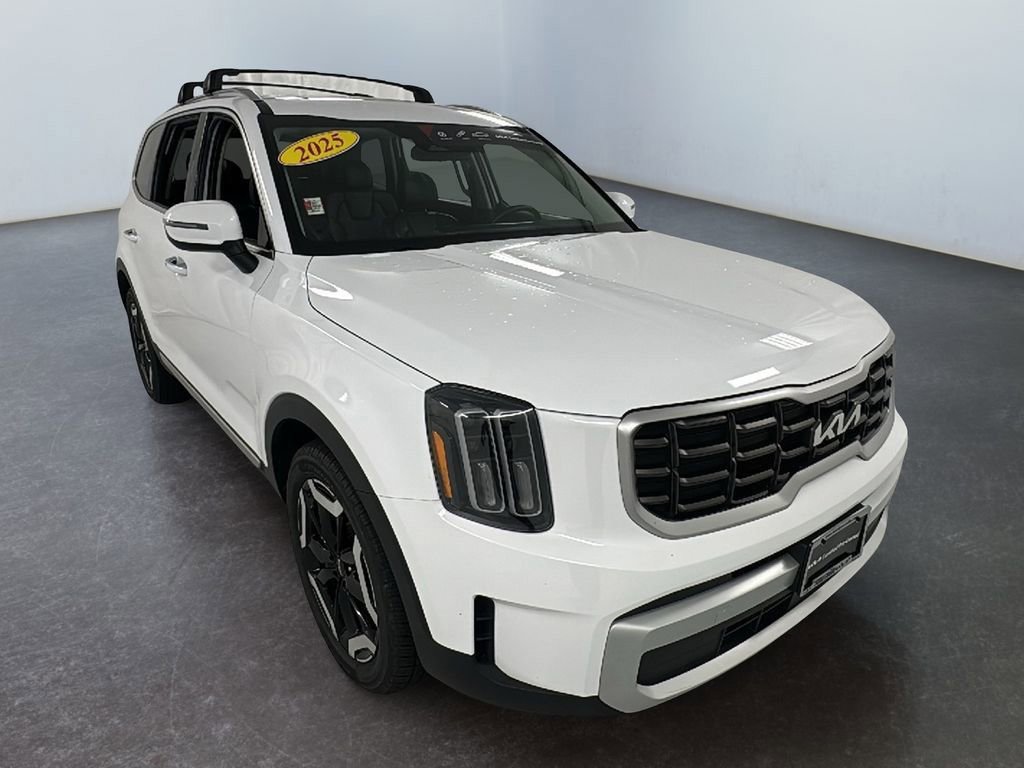 Used 2025 Kia Telluride S image 1