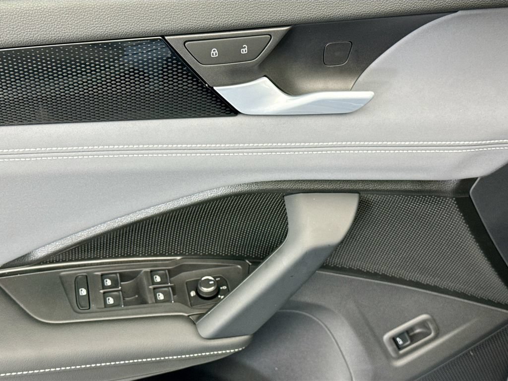 New 2026 Volkswagen Tiguan SE R-Line FWD image 21