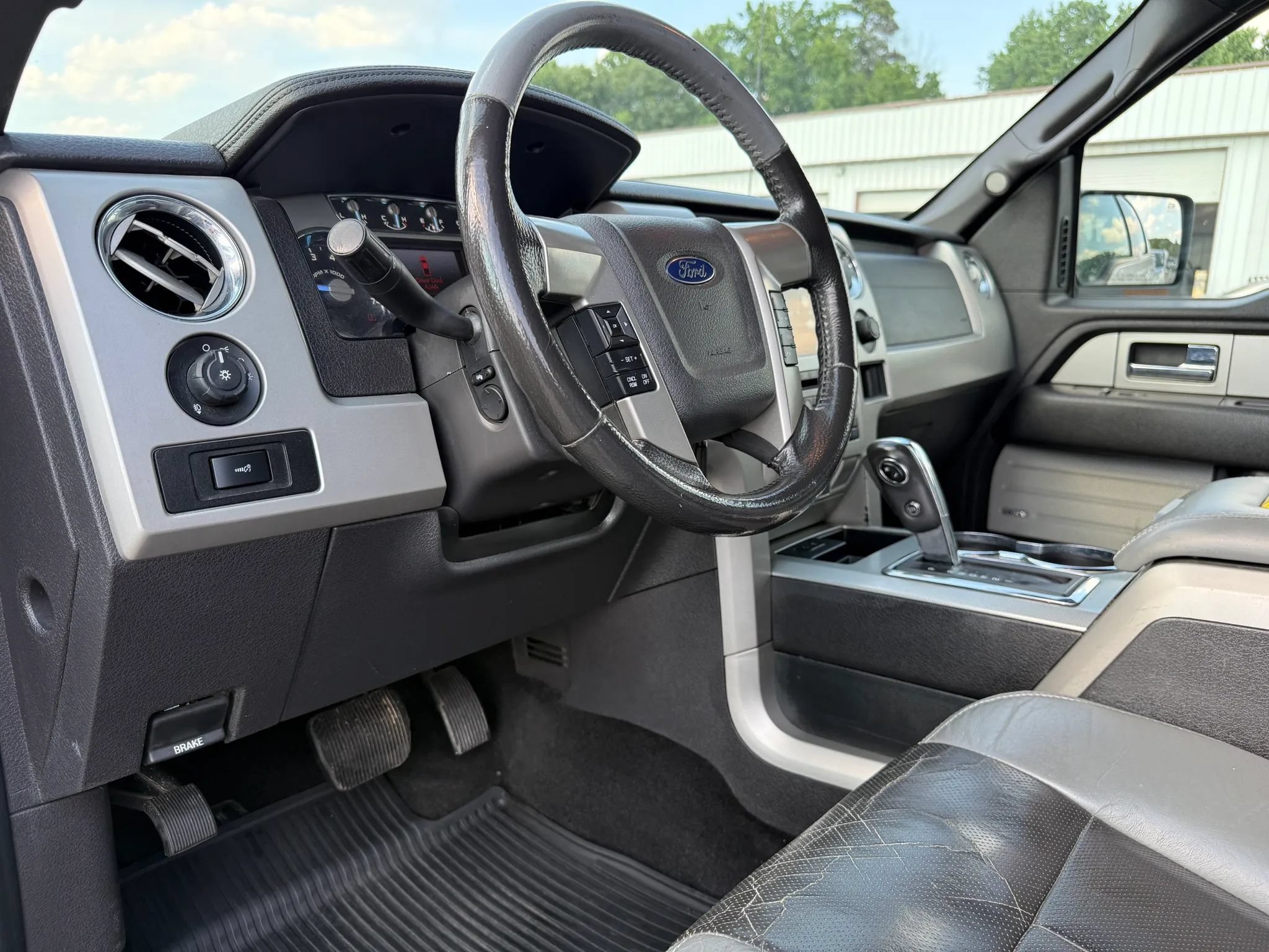 Used 2011 Ford F150 Lariat Limited AWD/4WD image 17