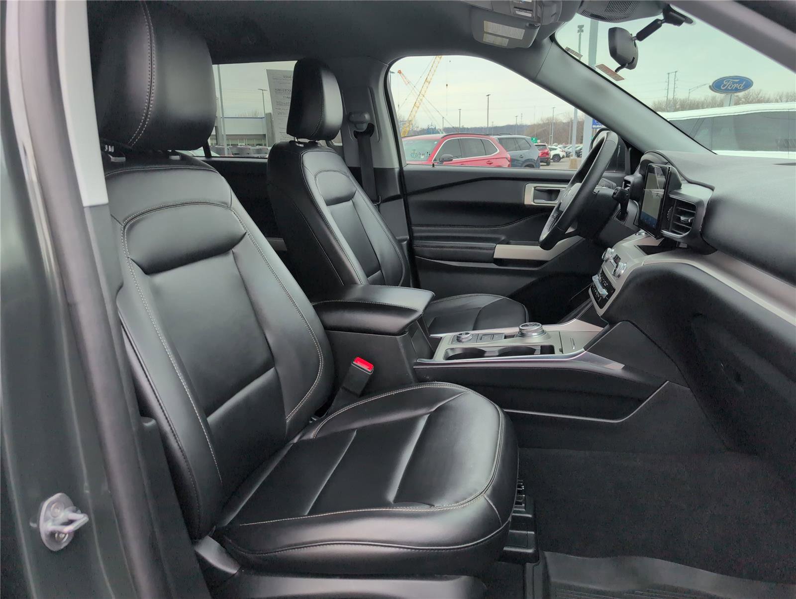 Used 2024 Ford Explorer XLT w/ Equipment Group 202A AWD/4WD image 10