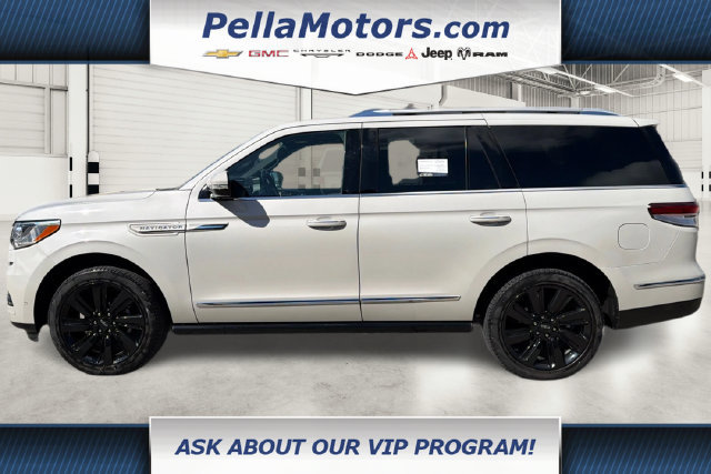 Used 2023 Lincoln Navigator Reserve AWD/4WD image 6