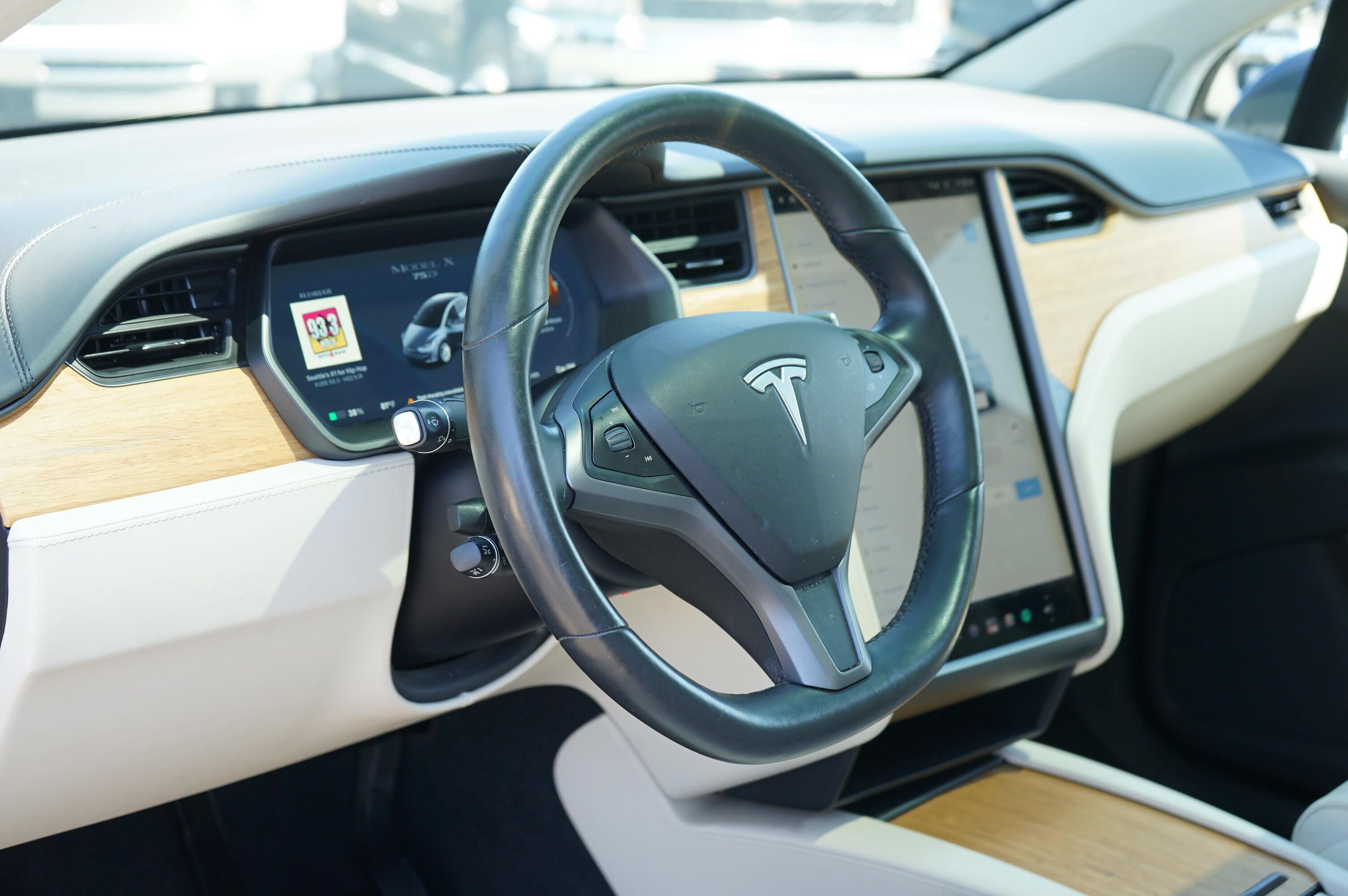 Used 2018 Tesla Model X 75D AWD/4WD image 11