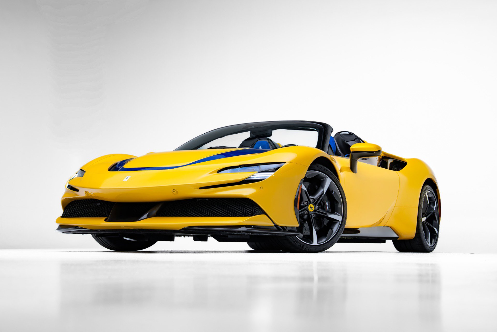 Used 2023 Ferrari SF90 Spider AWD/4WD image 30