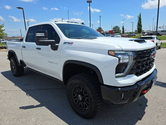 Used 2025 Chevrolet Silverado 2500 ZR2 w/ Technology Package AWD/4WD image 7