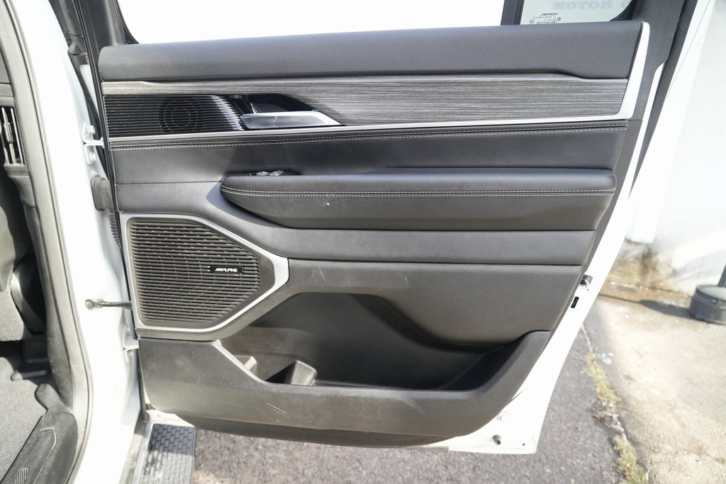 Used 2023 Jeep Wagoneer L Series II image 37