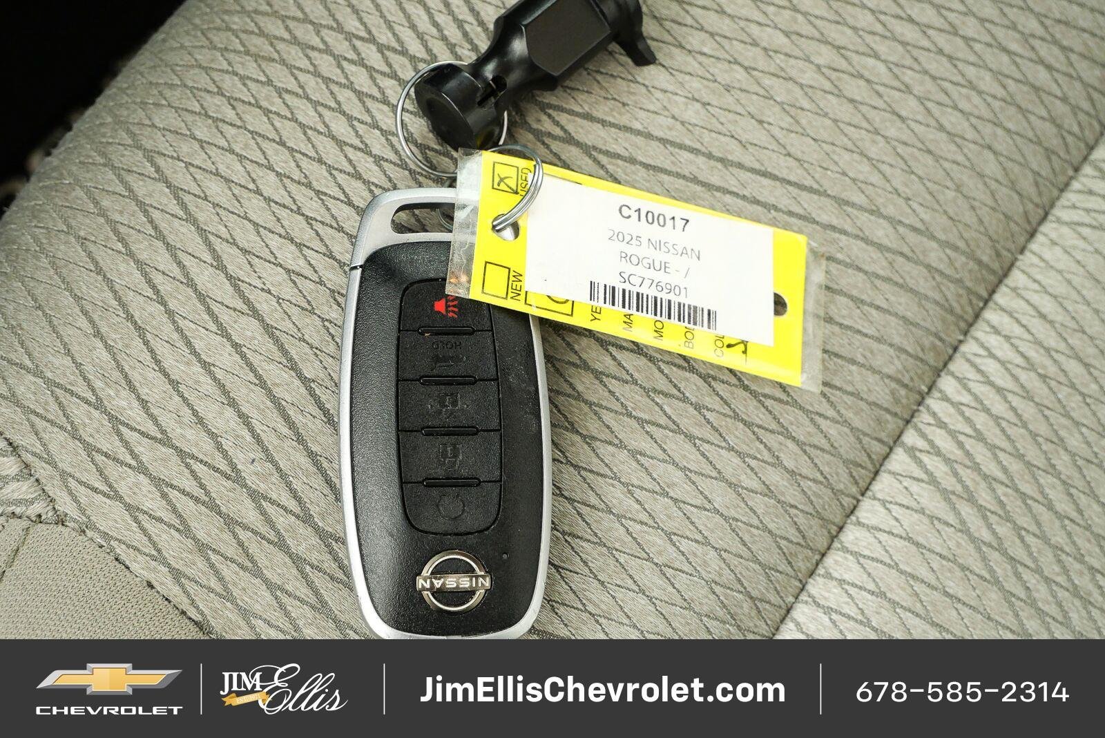 Used 2025 Nissan Rogue SV AWD/4WD image 37