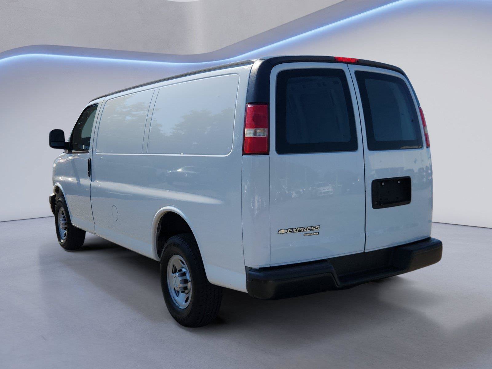 Used 2015 Chevrolet Express 2500 RWD image 5