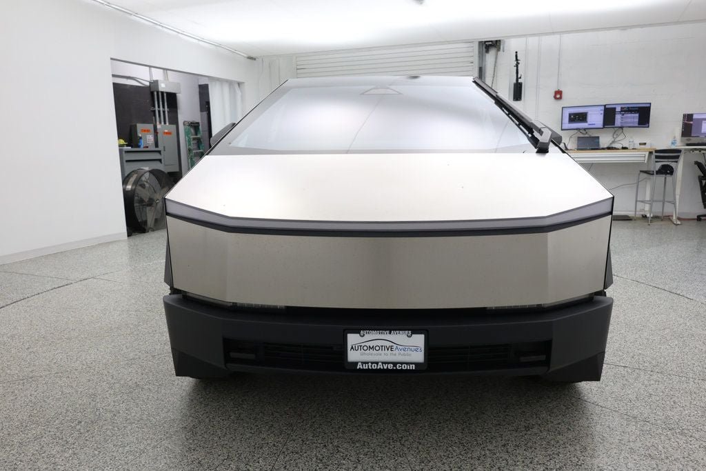 Used 2024 Tesla Cybertruck AWD Crew Cab image 2