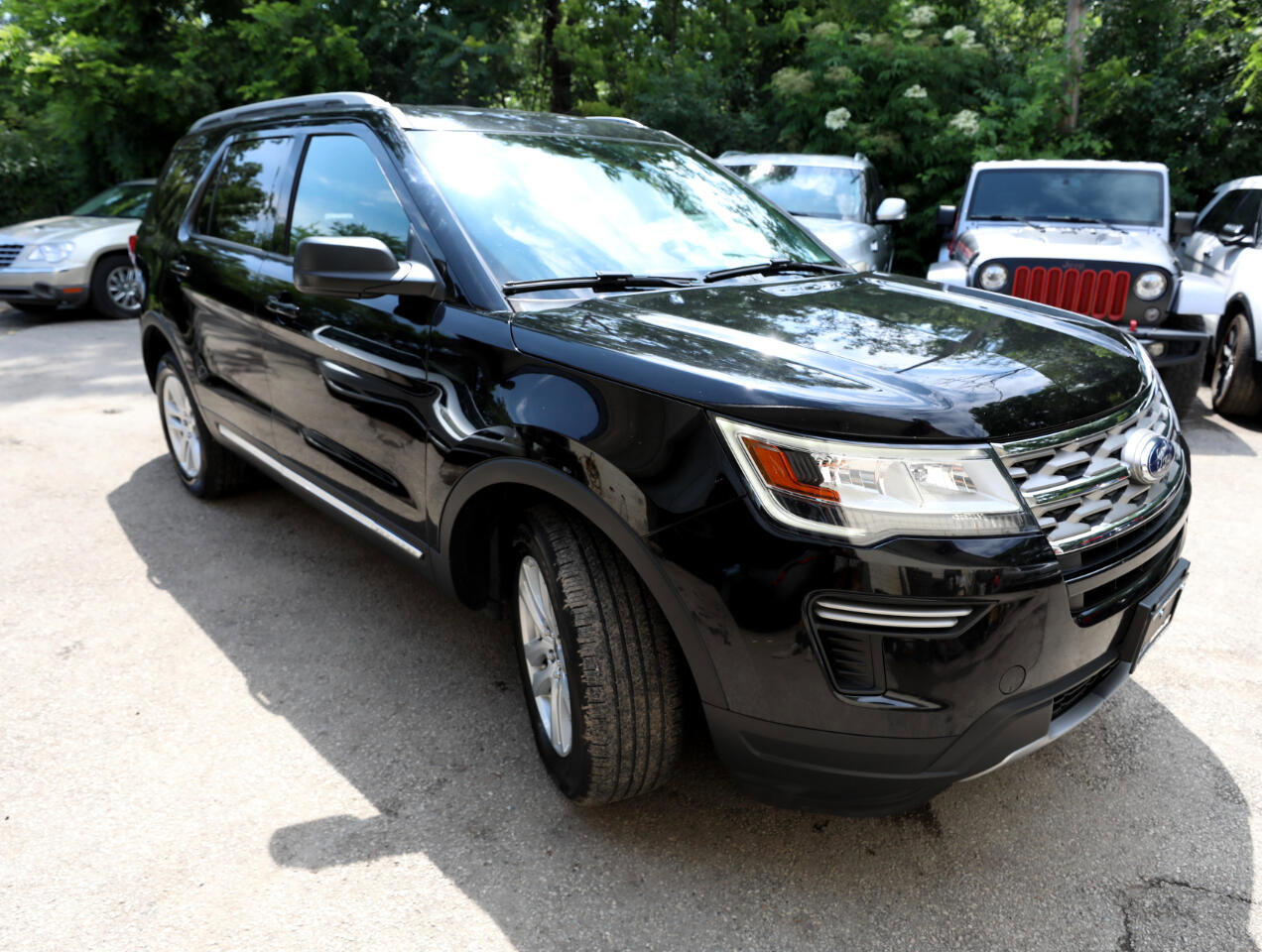 Used 2018 Ford Explorer XLT image 4