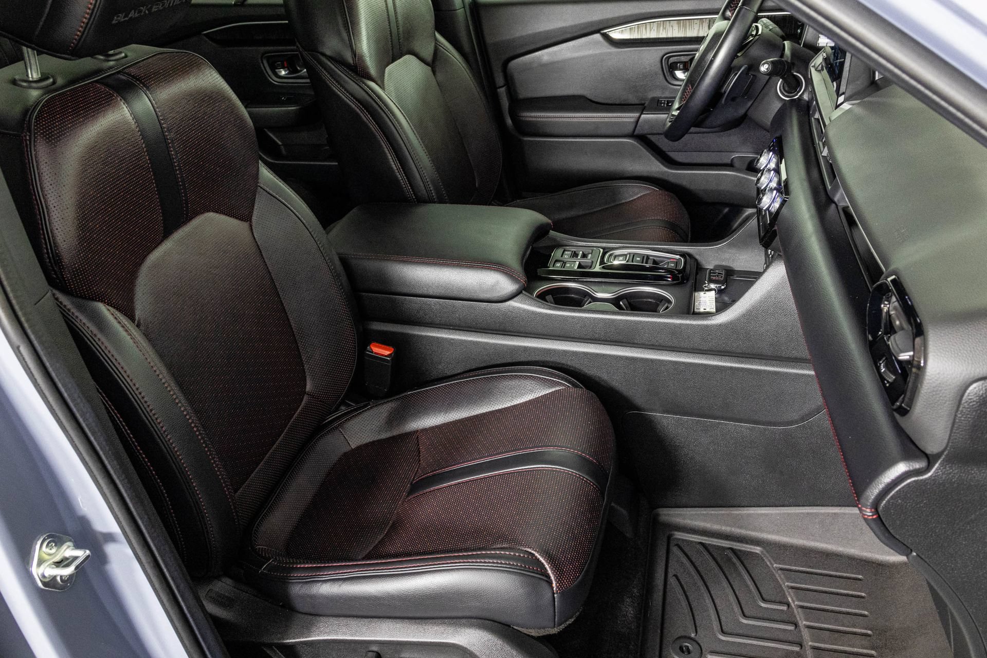 Used 2025 Honda Pilot Black Edition image 50
